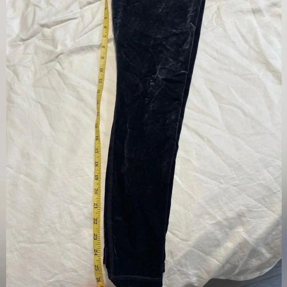 Athleta Elation Velvet Tight Leggings Women Size Medium Black Stretch 511387 - Picture 13 of 14